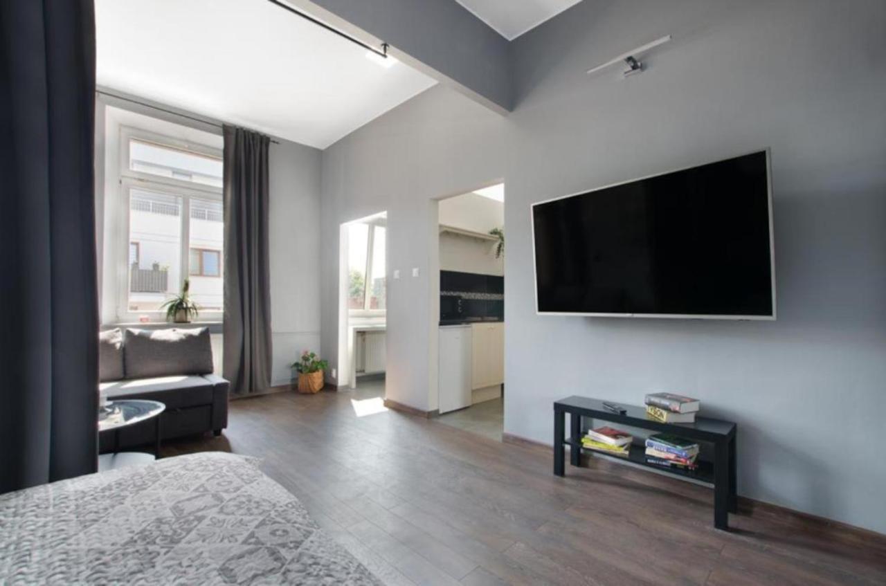 Piekarnia Apartamenty Manufaktura, Parking, Dostep Na Kod, Klima, 1-3 Pokoje, Prywatna Kamienica Lodz  Ngoại thất bức ảnh
