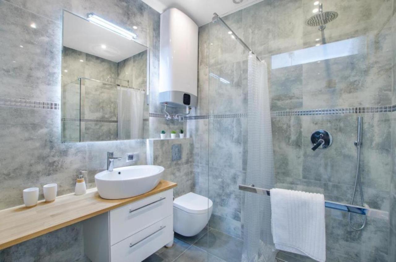 Piekarnia Apartamenty Manufaktura, Parking, Dostep Na Kod, Klima, 1-3 Pokoje, Prywatna Kamienica Lodz  Ngoại thất bức ảnh